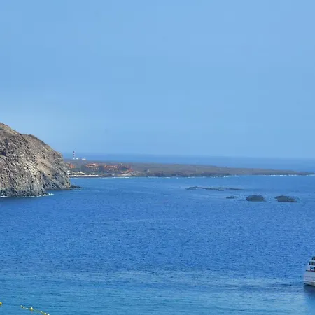Panorama Old City Ocean View Apartment Лос Кристианос